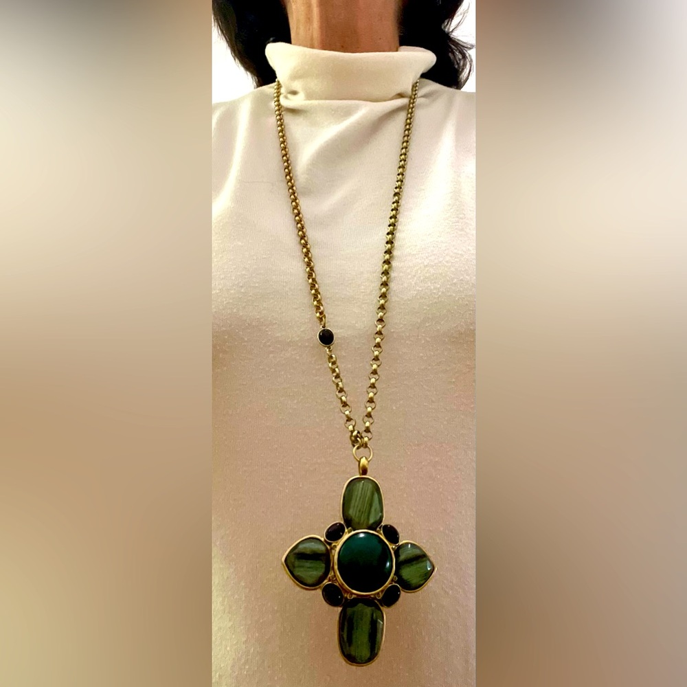 Elegant Green and Black Stone Pendant Necklace